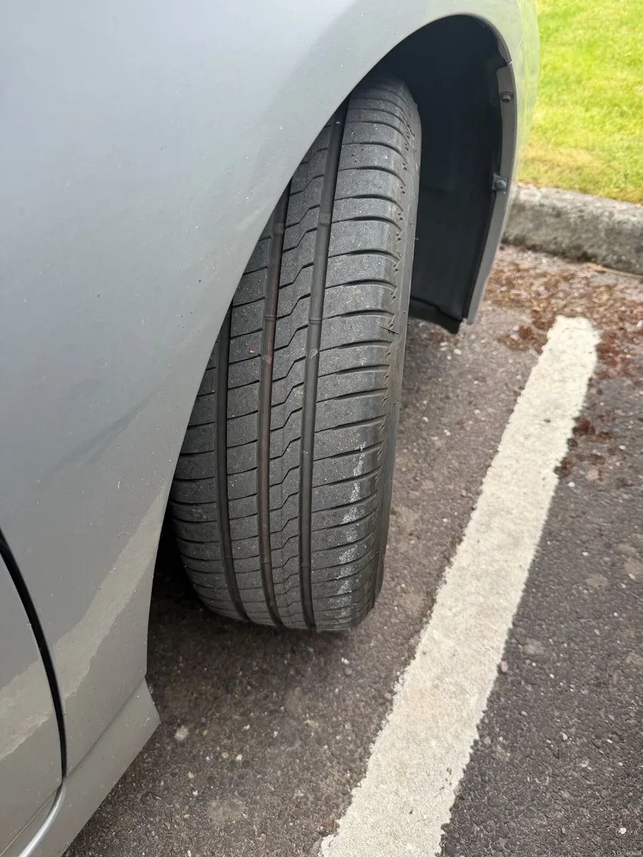 Toyota Prius - Image 4