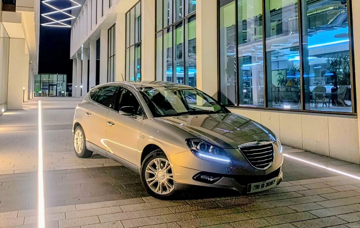 4300€ Automatic 1.6 Chrysler Delta 2013 NCT 07/26 - Image 1