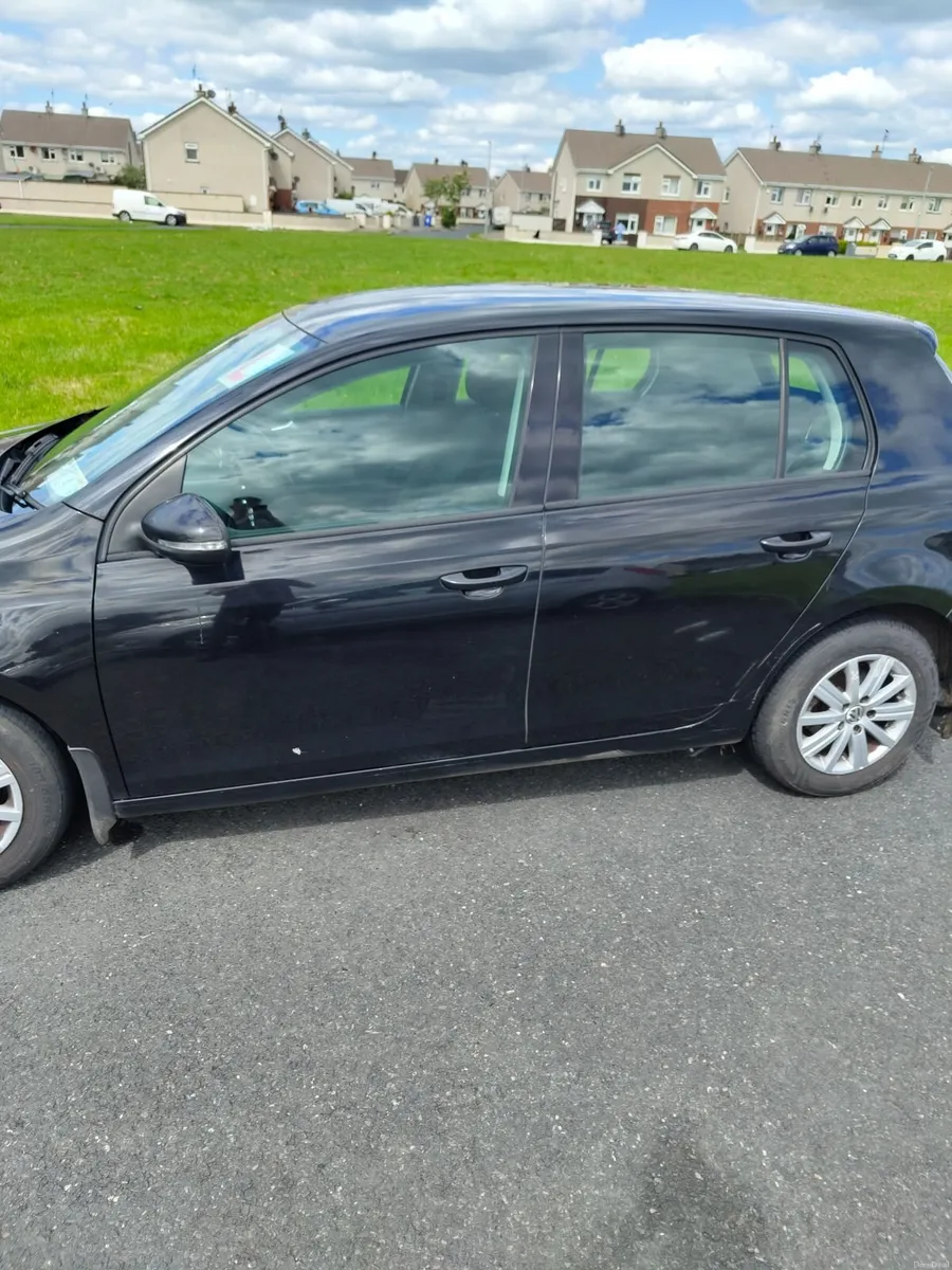 Volkswagen Golf 2010 - Image 2