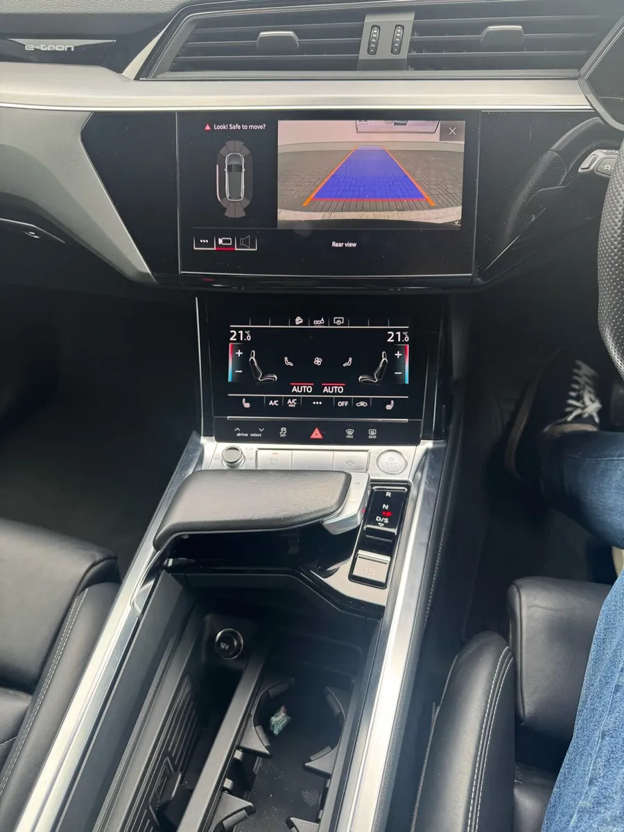 Car - Image 4