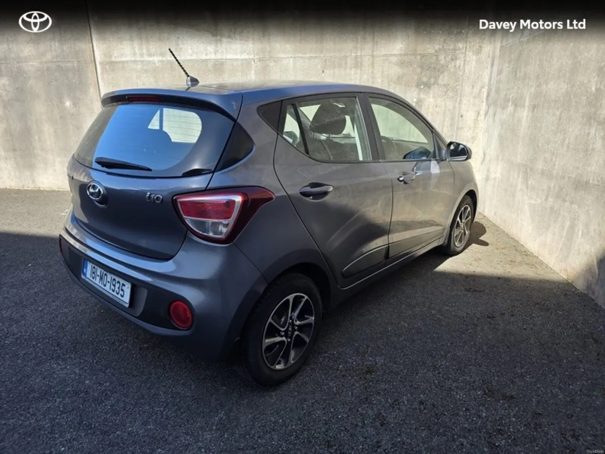 Hyundai i10 DELUXE 4DR - Image 2