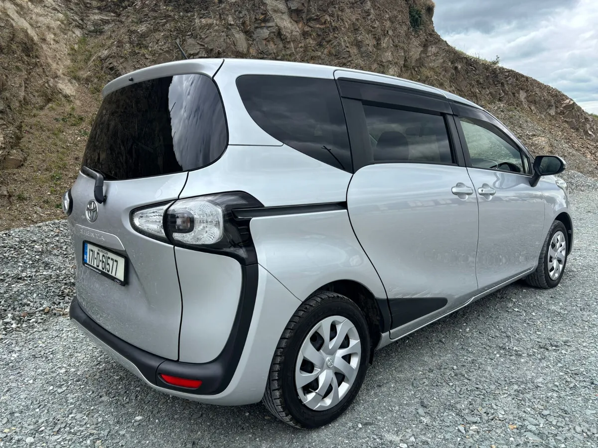 2017 TOYOTA SIENTA - AUTOMATIC - 7 SEATER - Image 3