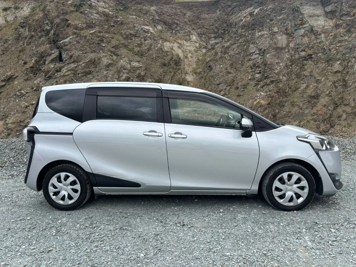 2017 TOYOTA SIENTA - AUTOMATIC - 7 SEATER - Image 2