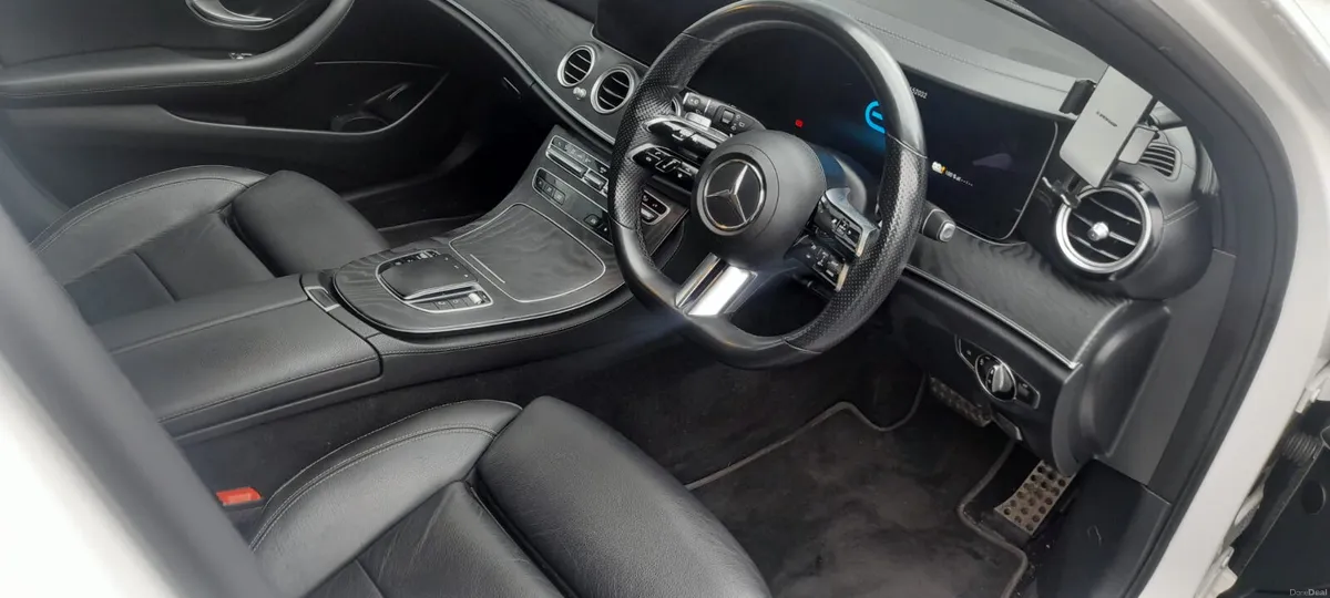 Stunning E300de AMG-Line Estate - MASSIVE SPEC. - Image 4