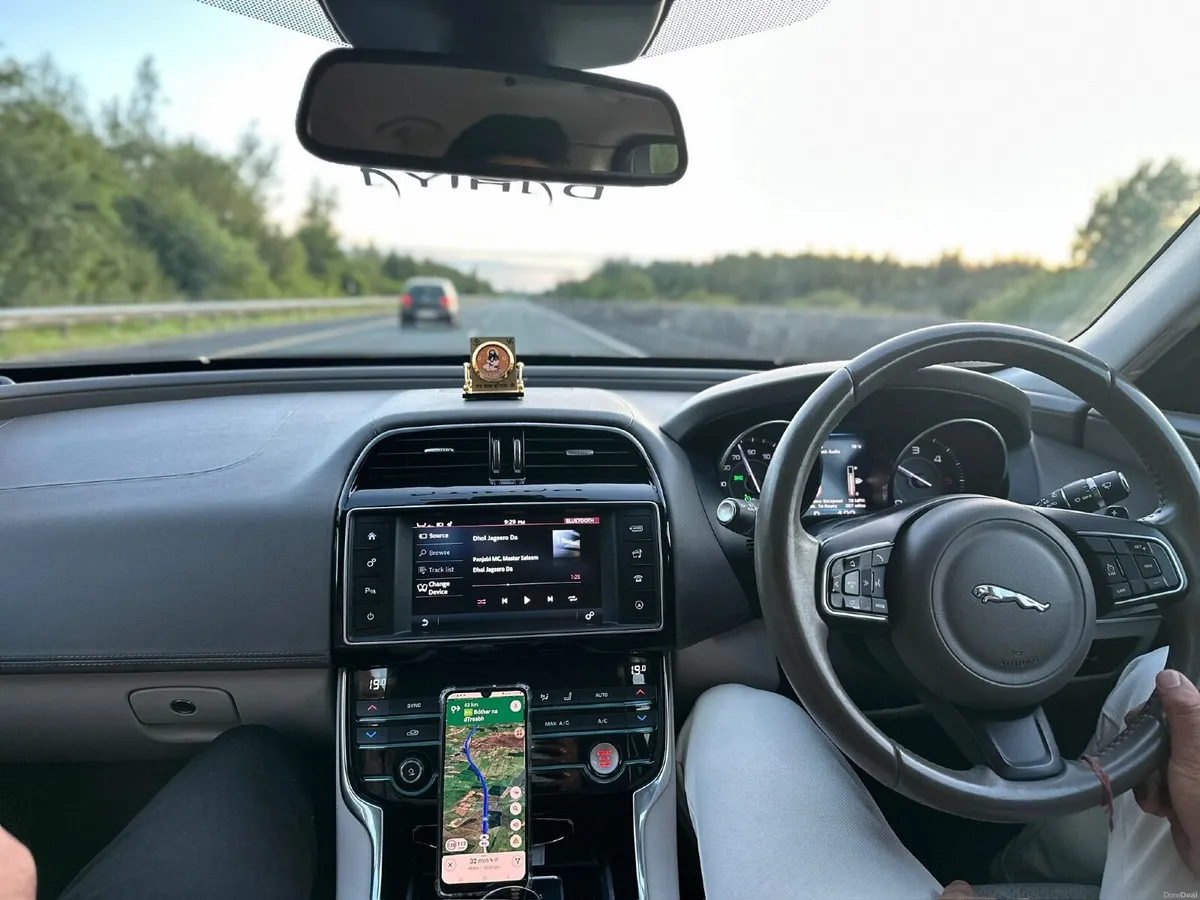 Jaguar XE 2015 - Image 5