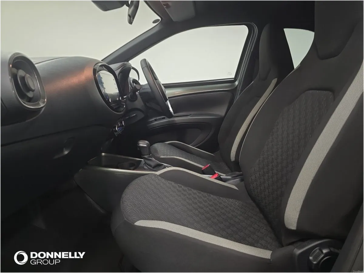 Toyota Aygo X Hatchback Edge - Image 4