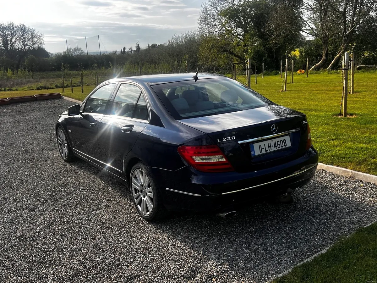 Mercedes-Benz C-Class 2011 - Image 2