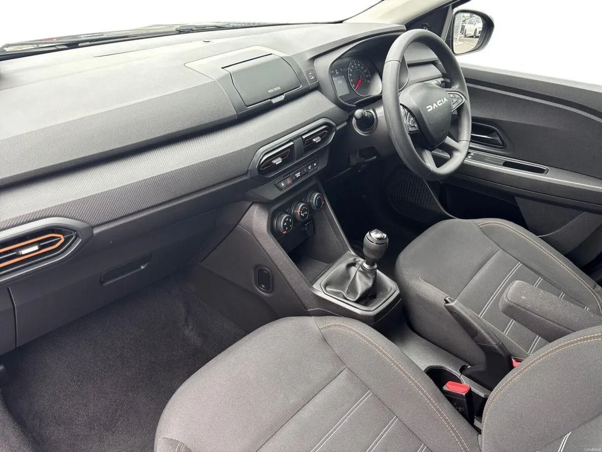 Dacia Sandero Stepway TCe 90 STEPWAY Essential - Image 2