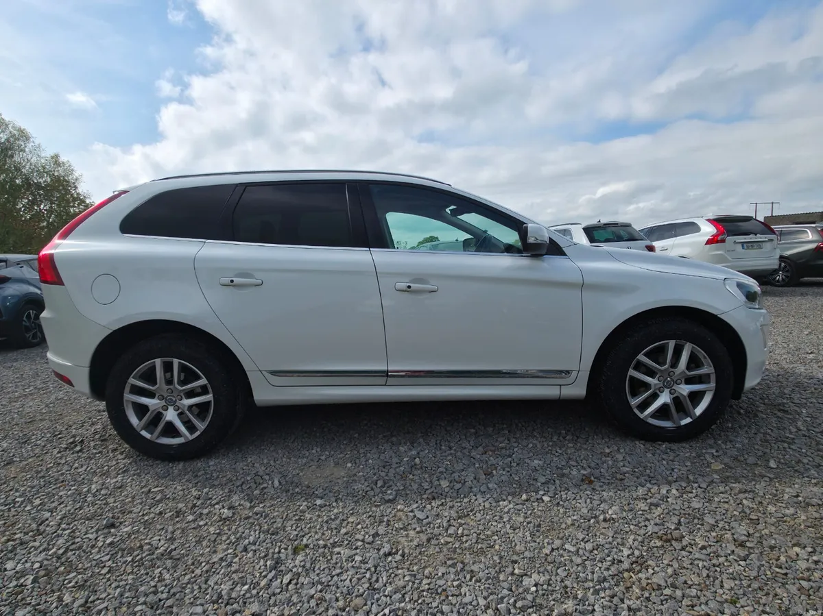 Volvo XC60 DIESEL AUTO WITH LEATHER - Image 6