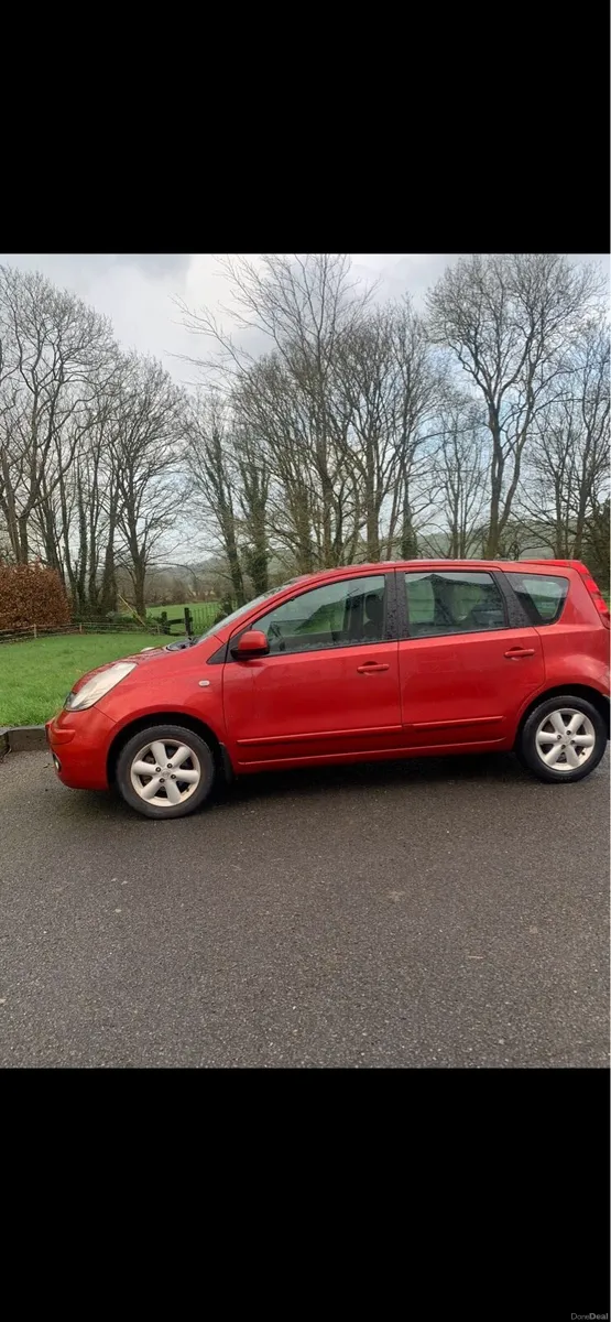 Nissan Note Red