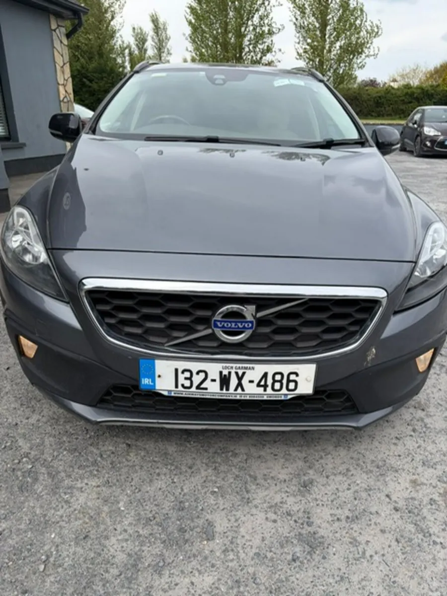 Volvo V40 2013 - Image 2