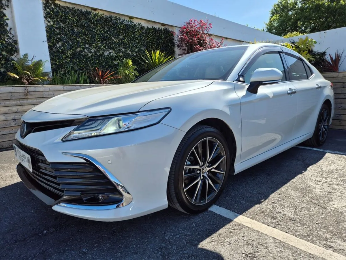 Toyota Camry 2.5 HYBRID / SOL G-PACK / TOP SPEC / - Image 3