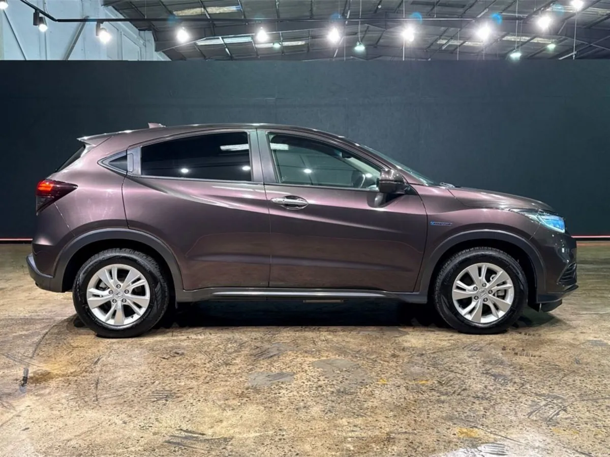 Honda Vezel HYBRID 1.5L AUTOMATIC - REVERSE CAMERA - Image 3