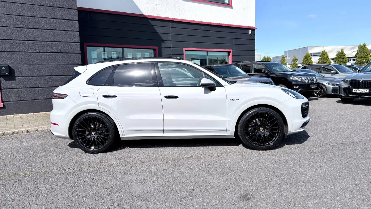 Porsche Cayenne E Hybrid Platinum Edition - Image 3