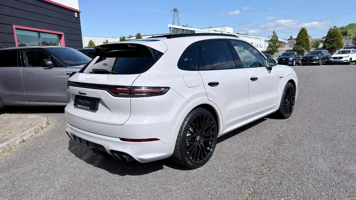 Porsche Cayenne E Hybrid Platinum Edition - Image 4