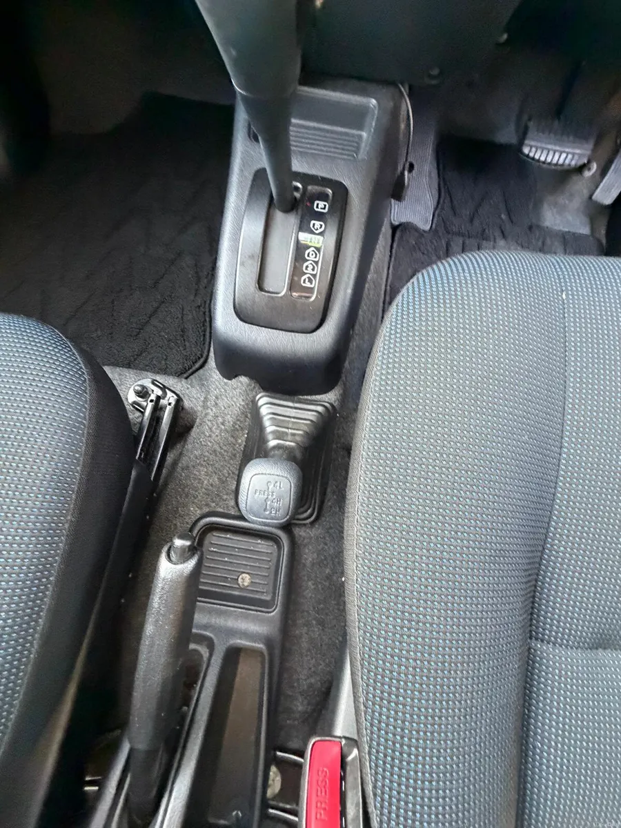 2009 Nissan Kix 4WD Turbo Automatic - Image 5