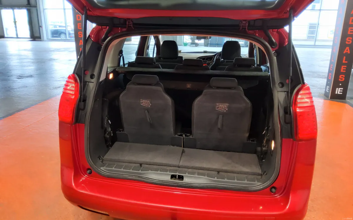 Peugeot 5008 2011 - Image 4