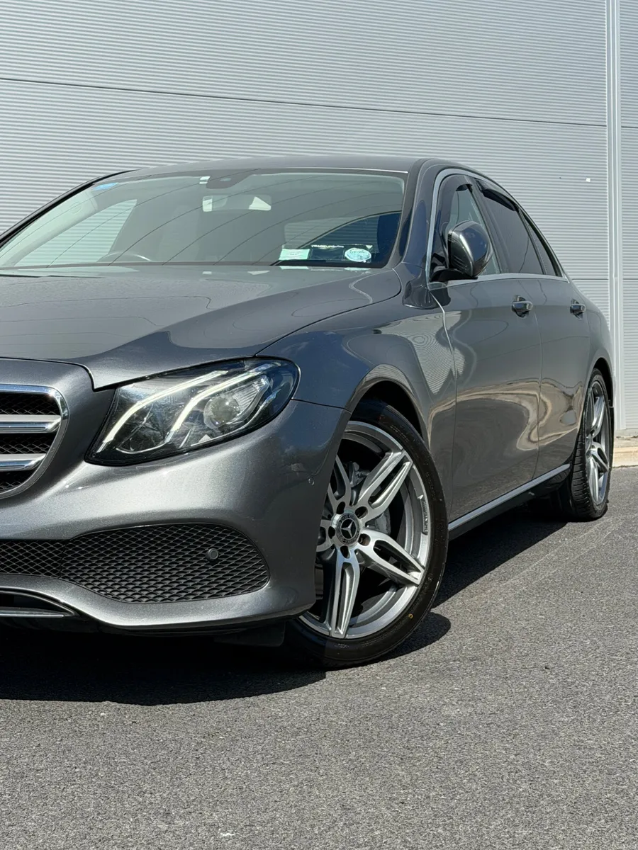 Mercedes-Benz E220d AMG line - Image 3