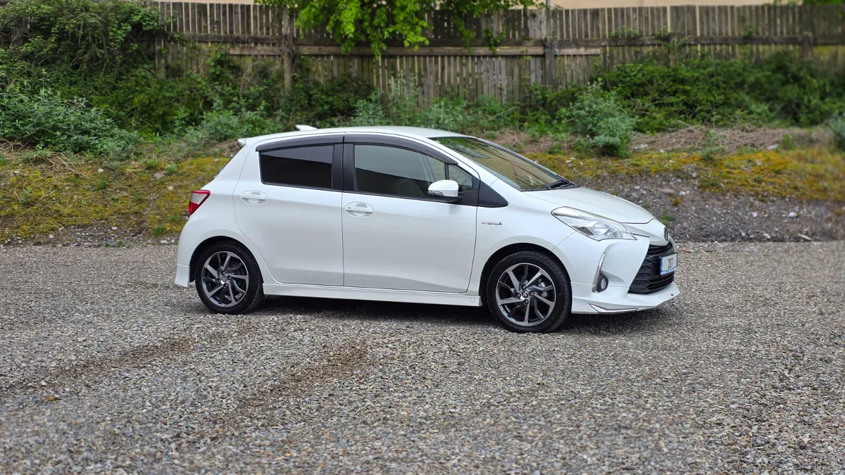 2017 Toyota Yaris Hybrid Sport - Image 1