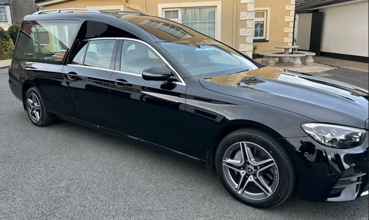 Mercedes-Benz E-Class 2023 - Image 3