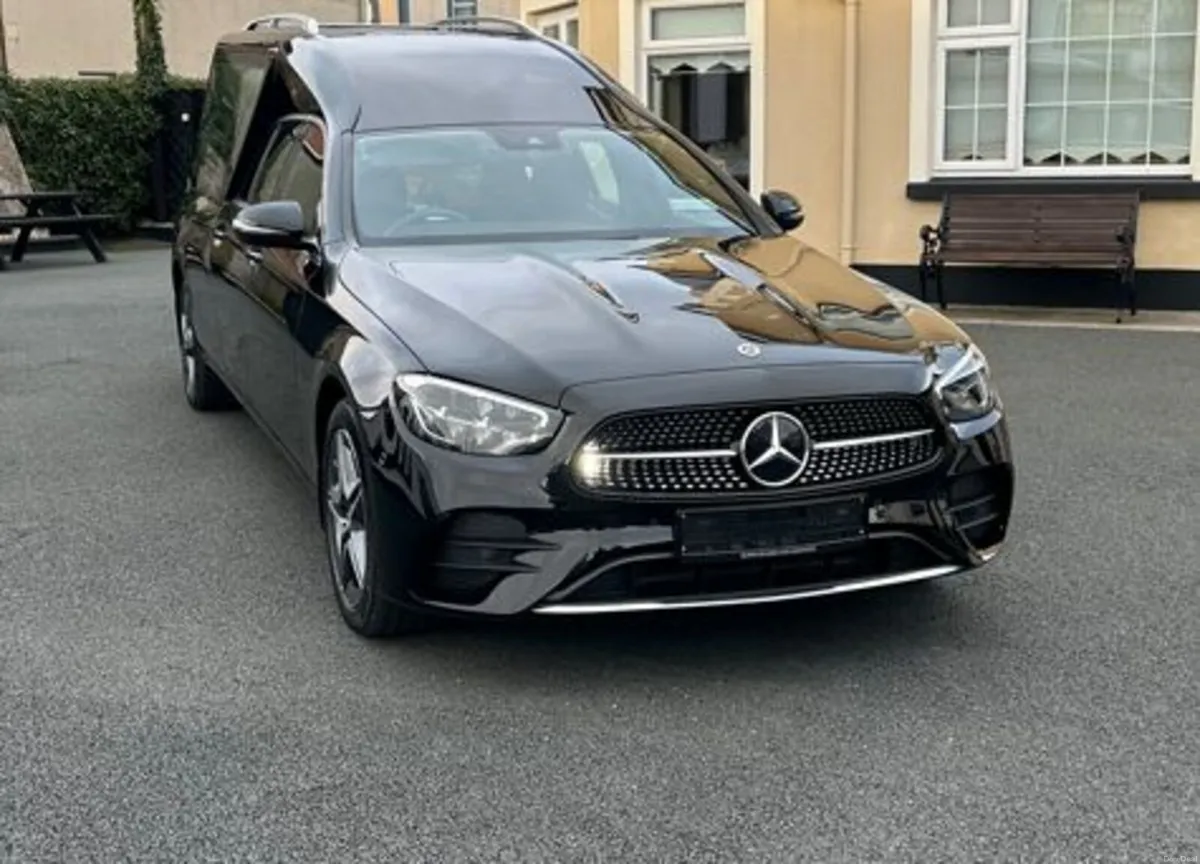 Mercedes-Benz E-Class 2023 - Image 1
