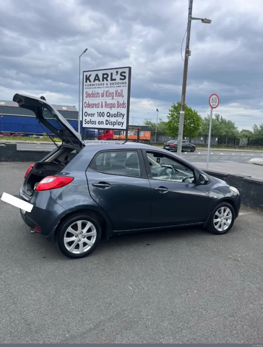 Mazda 2009 Hatch Back Manual. - Image 2