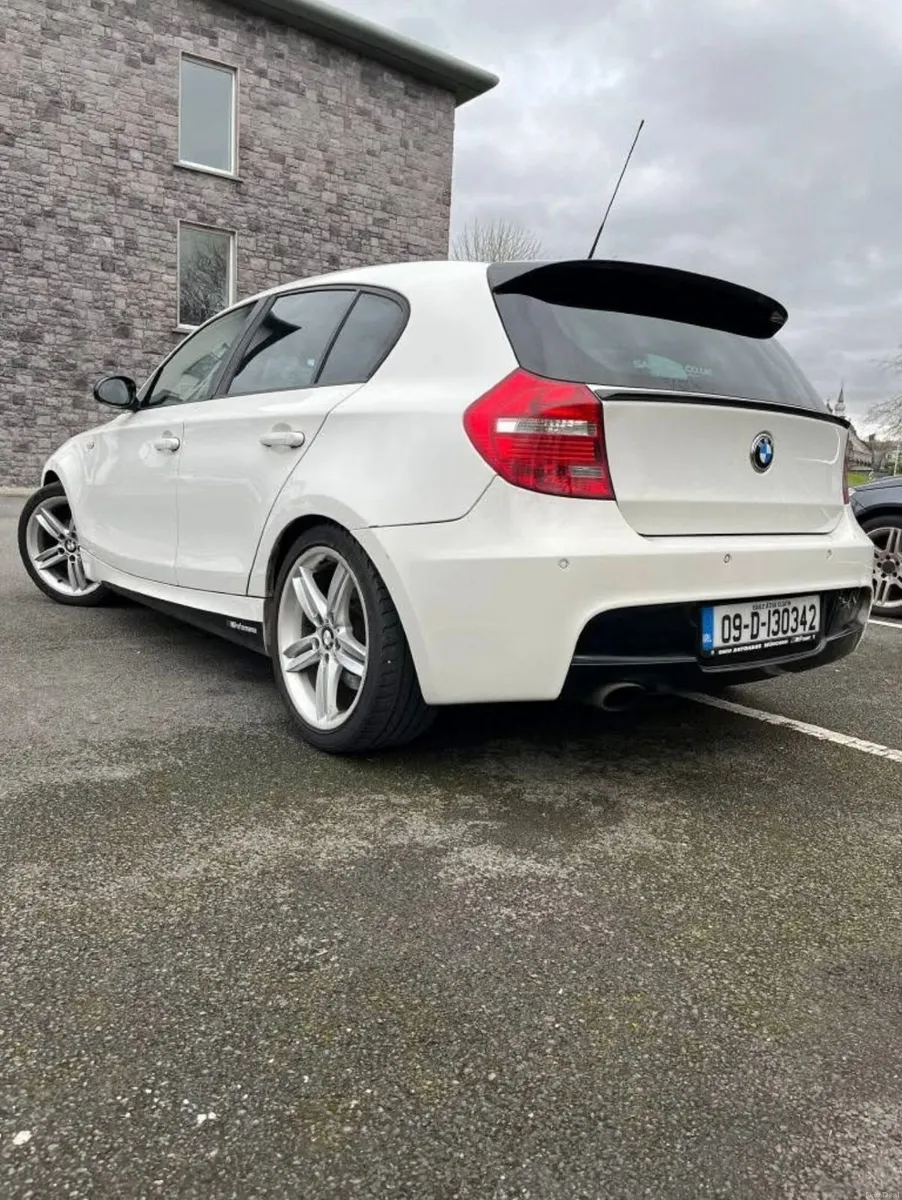 BMW 1-Series 2009 - Image 1