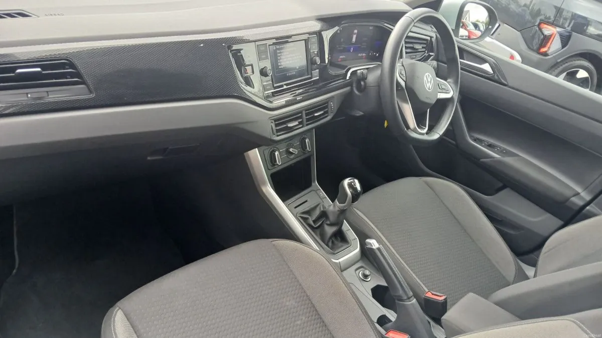 Volkswagen Taigo Life 1.0 TSI 95HP **REAR VIEW CAM - Image 3