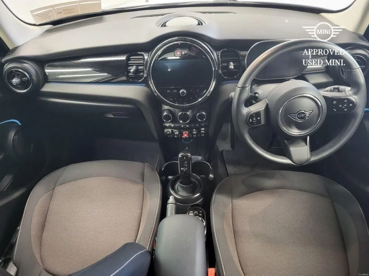 Mini Cooper 5-Door Cooper Classic - Image 3