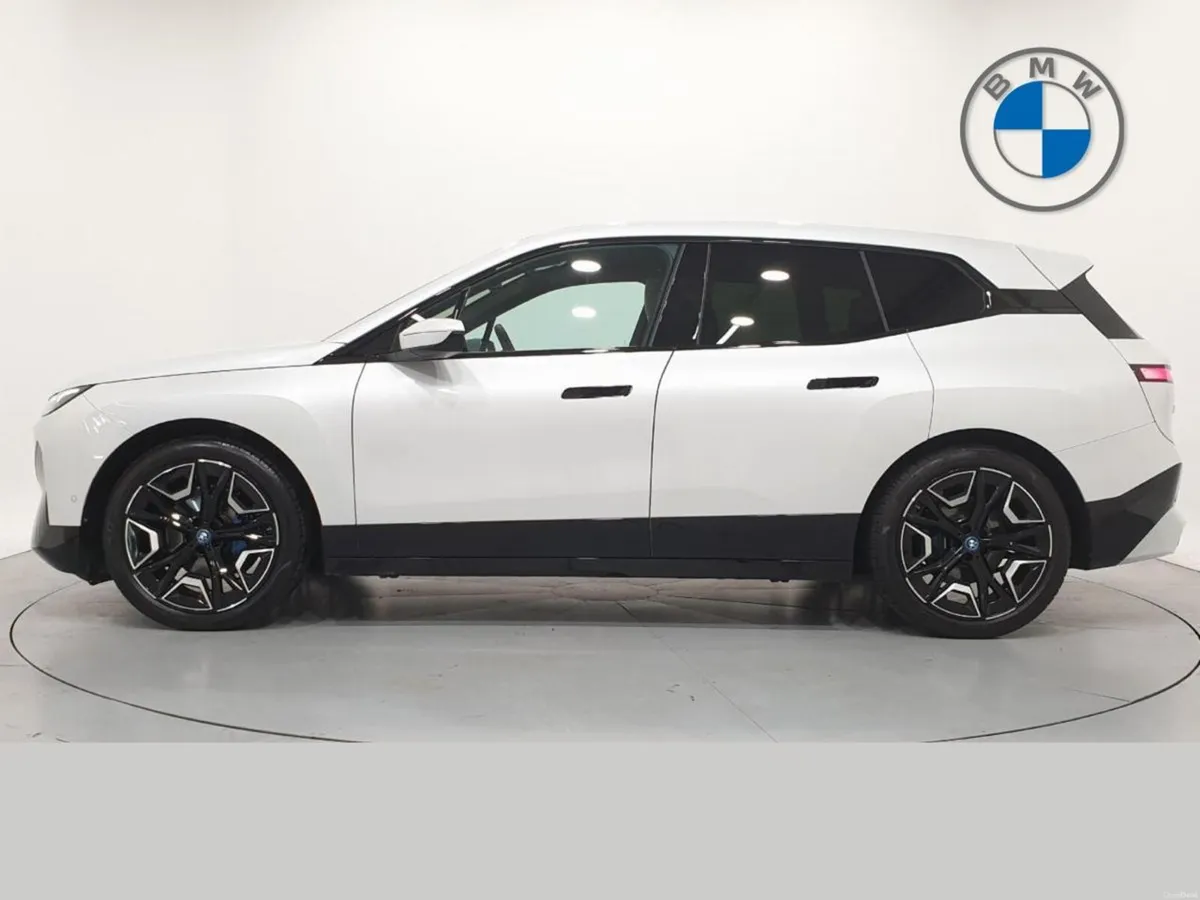 BMW iX xDrive40 M Sport - Image 4