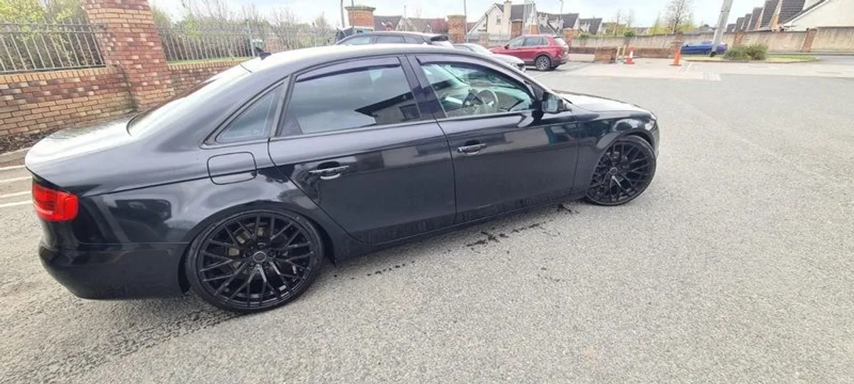 2010 Audi A4 - Image 2