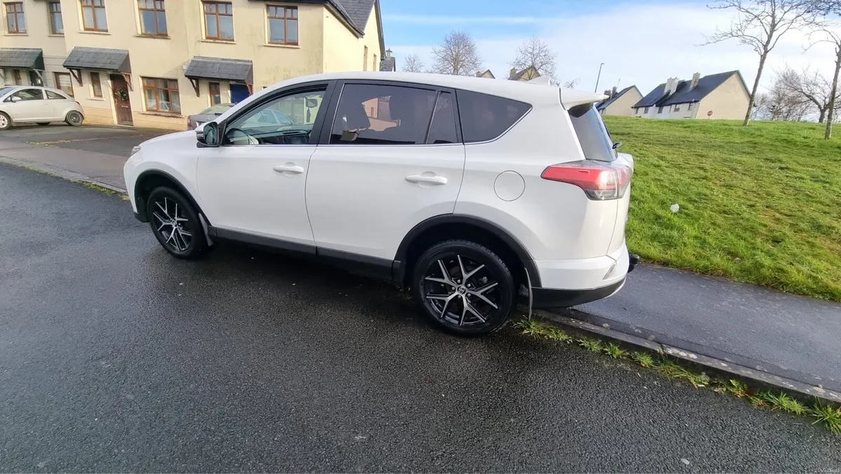 Toyota Rav 4 - Image 1