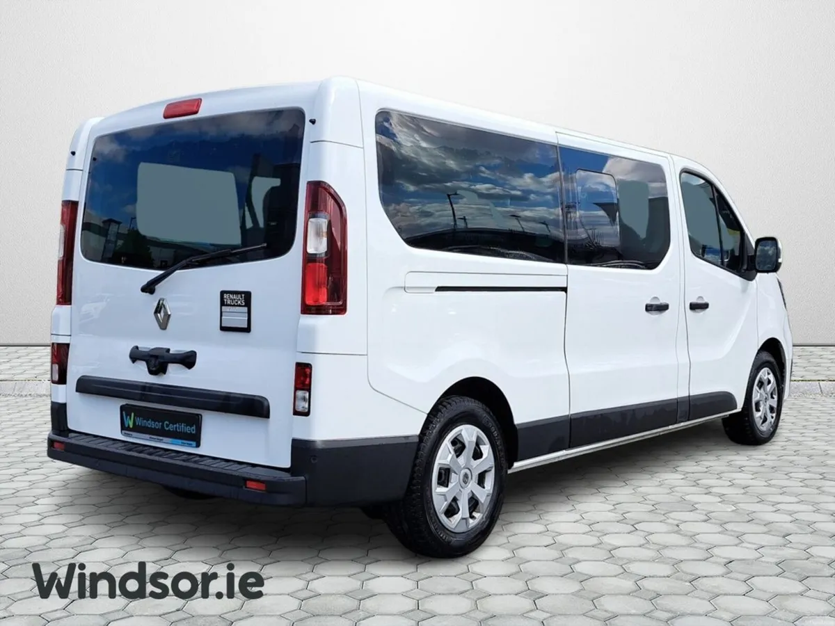 Renault Trafic TRAFIC RED - COMBI FWD E6 - L2 AUTO - Image 3