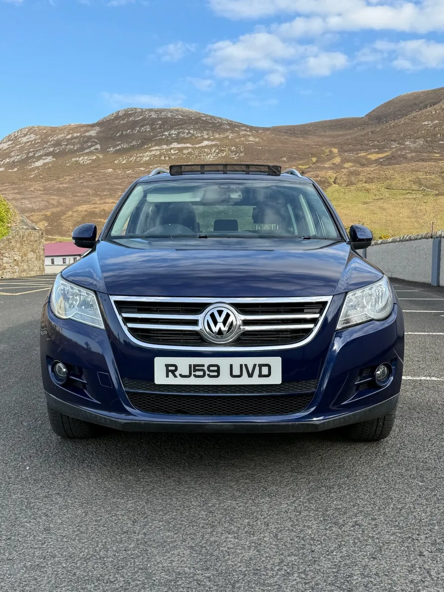 2010 VW Tiguan Sport 4Motion **SUNROOF - Image 2