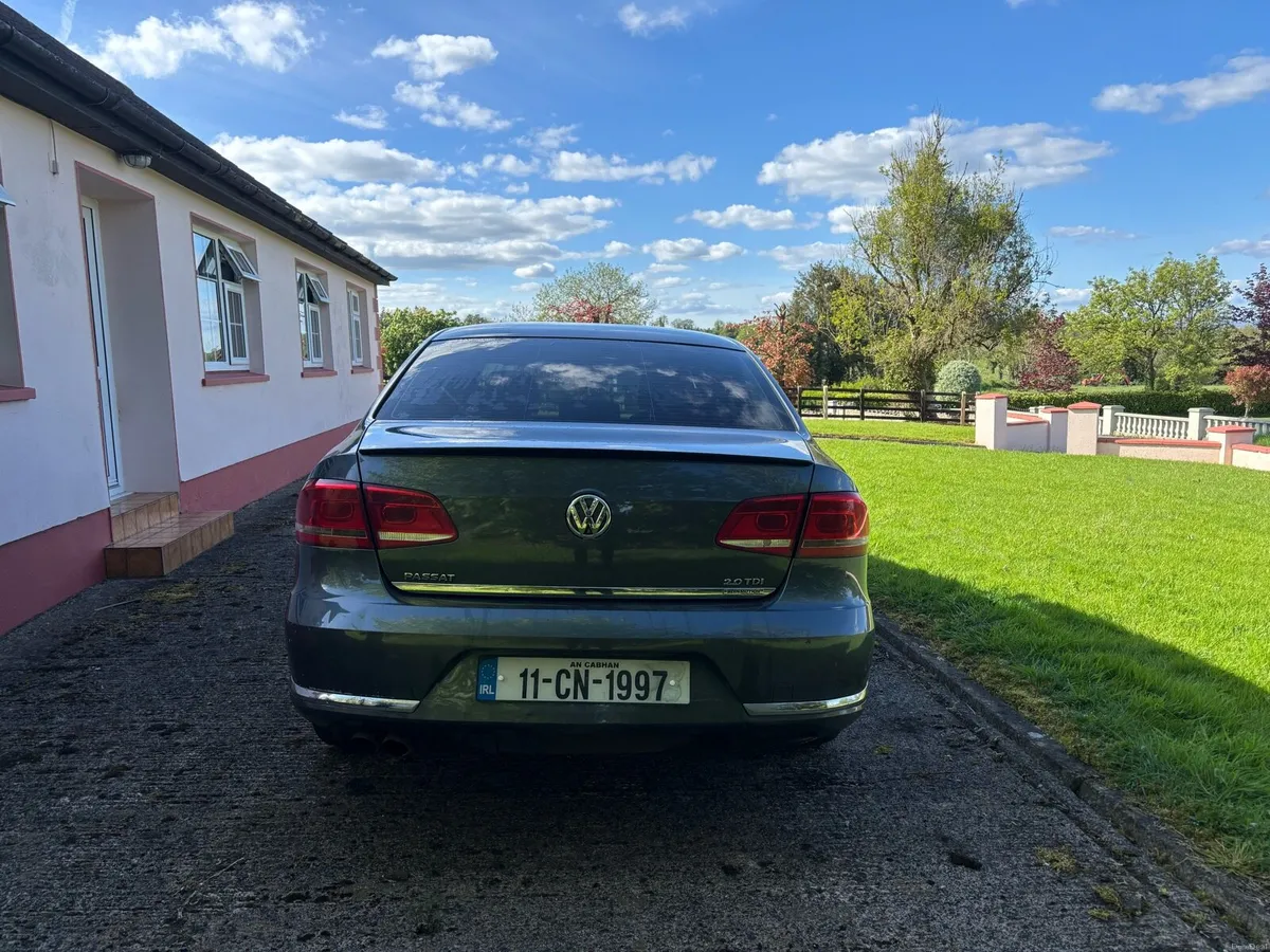 volkswagen passat 2011 - Image 2