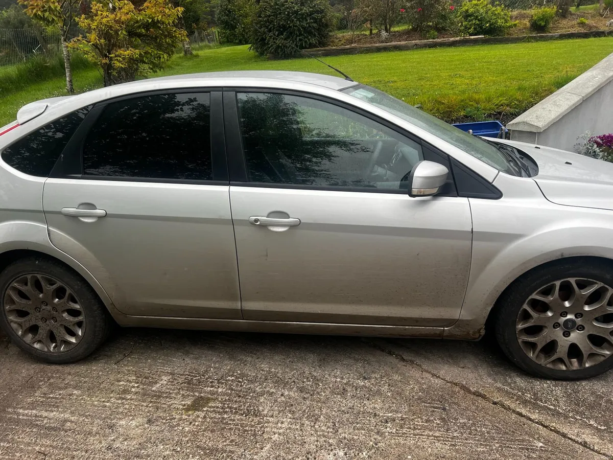 Ford Focus 2009 - Image 2