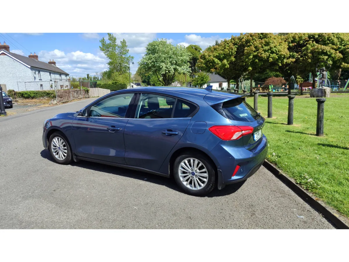 Ford Focus TITANIUM EDITION 1.5 TD 120 4DR - Image 5