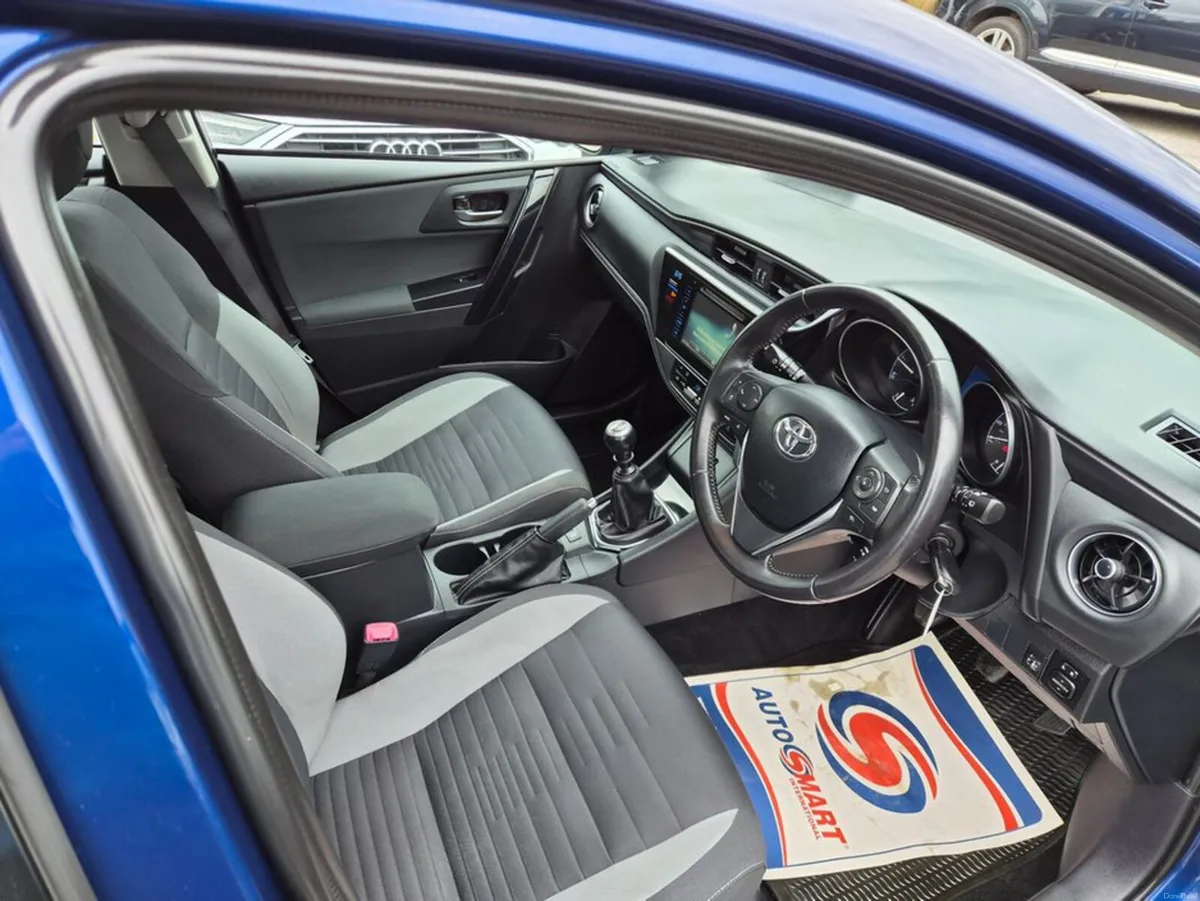 Toyota Auris 1.6 D4D Business EDT TSS 110BHP 5DR - Image 3