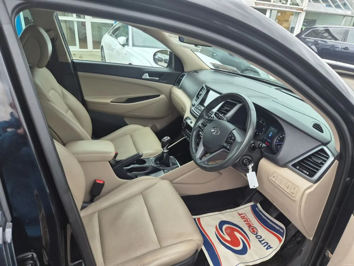 Hyundai Tucson Executive 5DR - Image 2