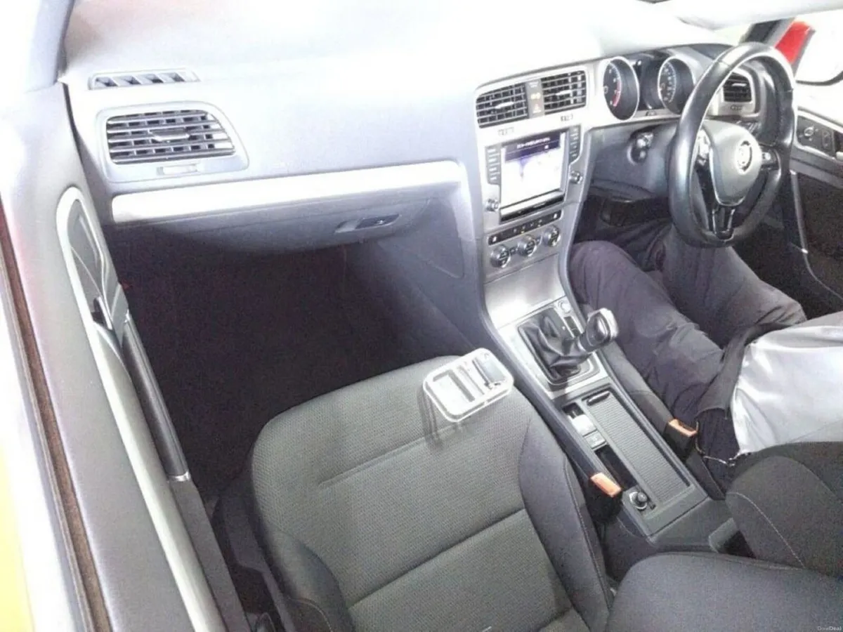 Volkswagen Golf 1.2 AUTOMATIC TSI COMFORT LINE EST - Image 3