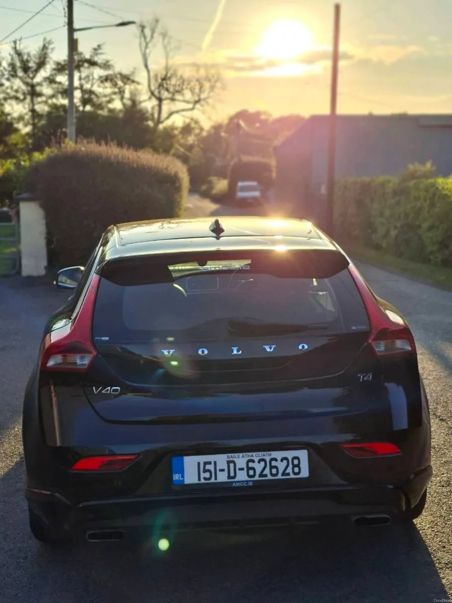 Volvo v40 Automatic - Image 2
