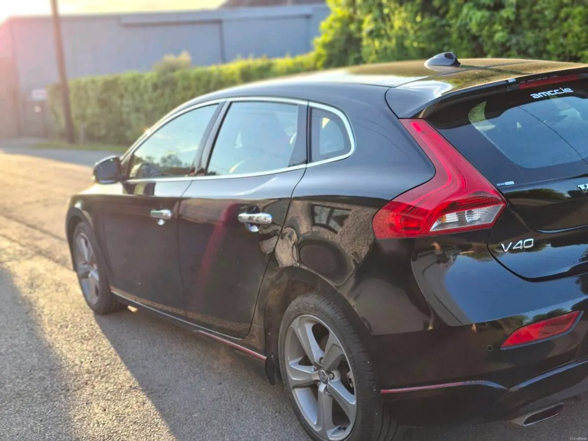 Volvo v40 Automatic - Image 4