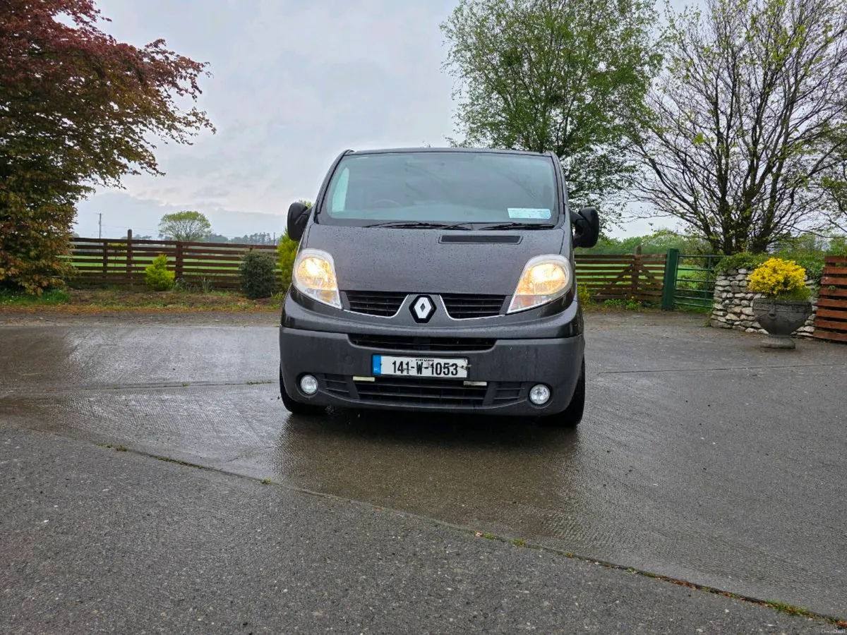 Renault trafic 2.0 dci minibus - Image 1