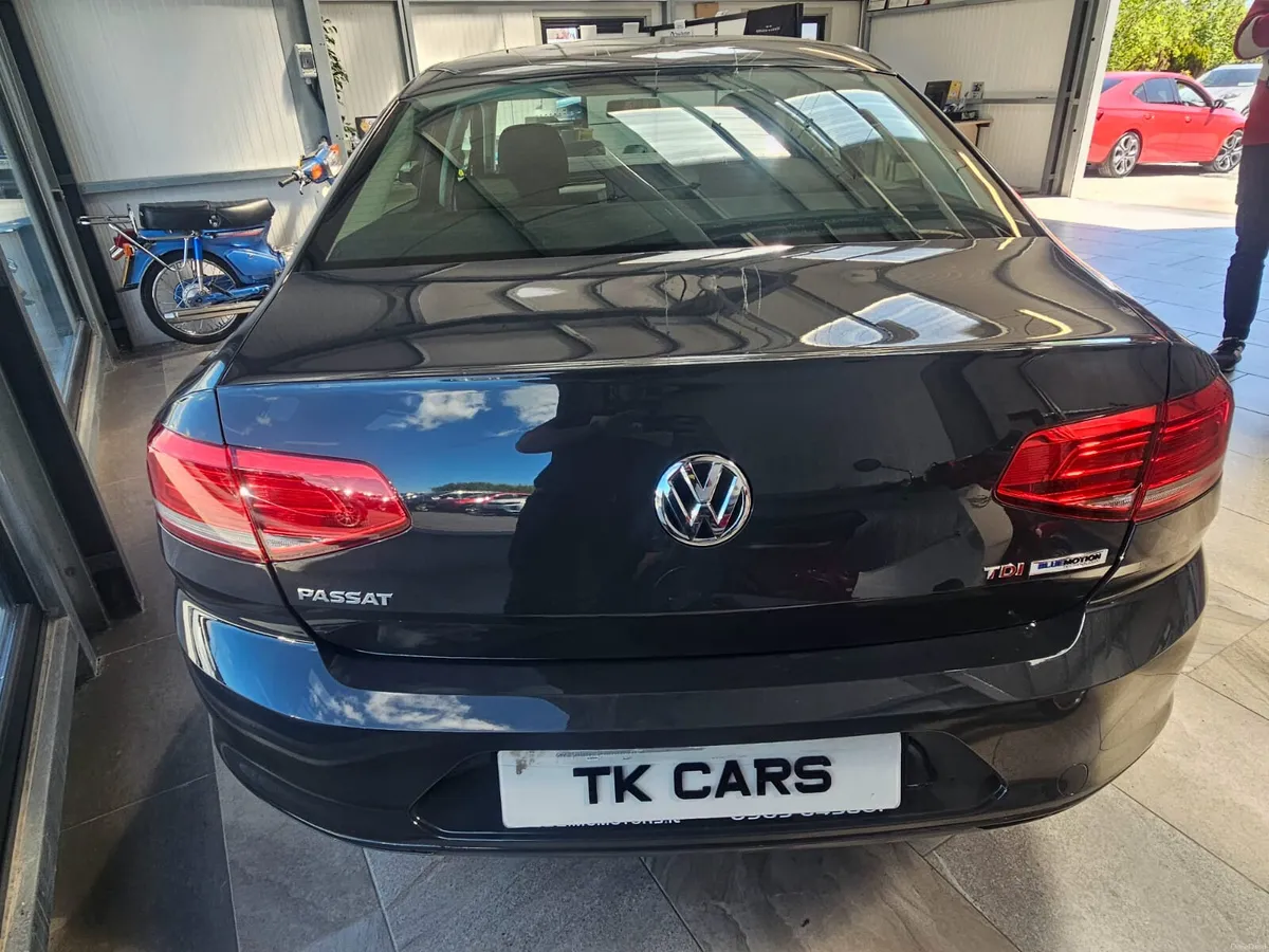 17  VOLKSWAGEN PASSAT DIESEL - Image 4