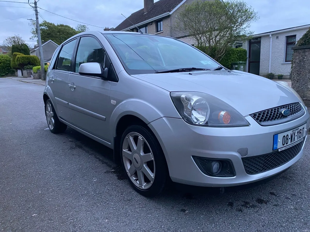Ford Fiesta 1.4 Zetec very Low Mileage - Image 3