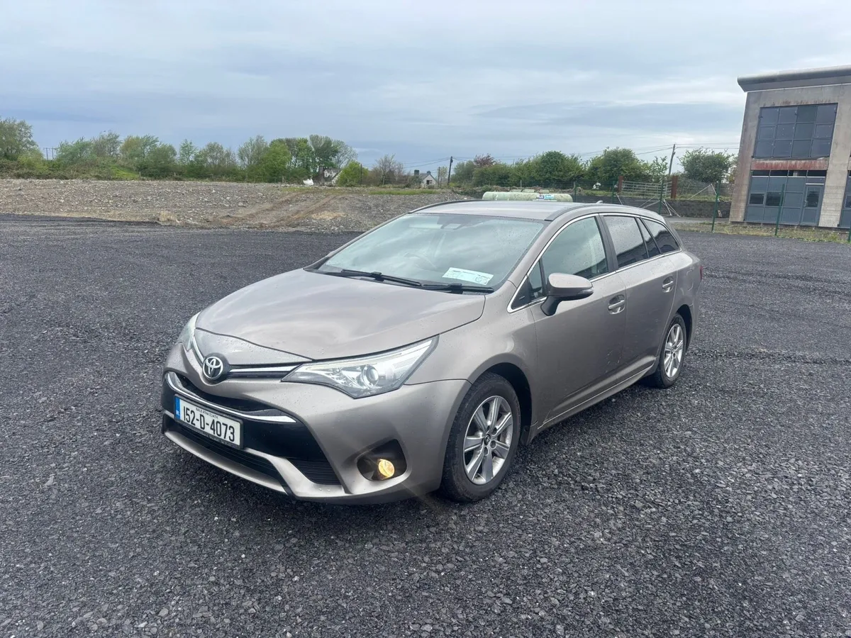 2015 (152) Toyota Avensis 1.6 Diesel - Image 1