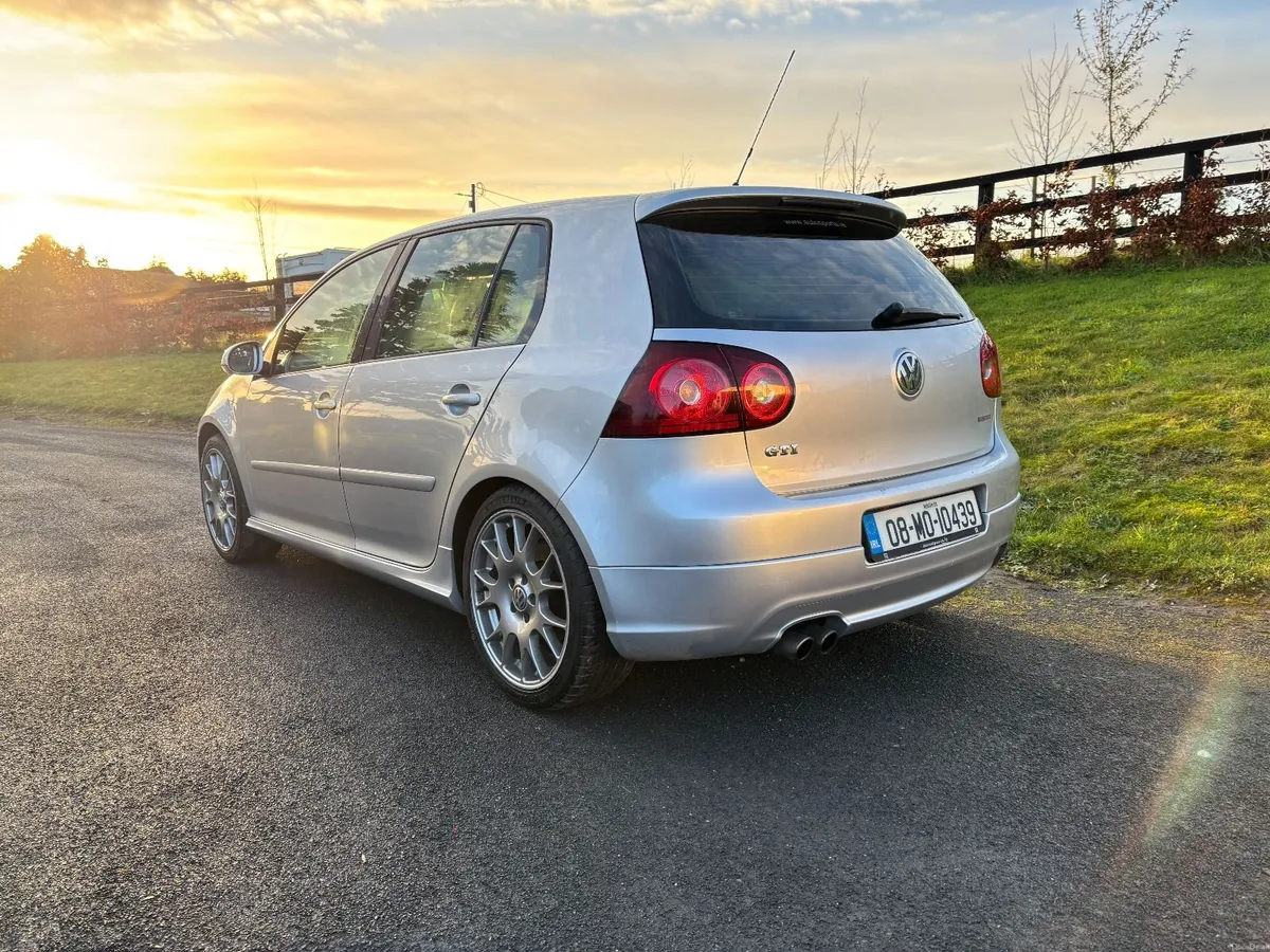 Volkswagen Golf GTI Edition 30 - Image 3