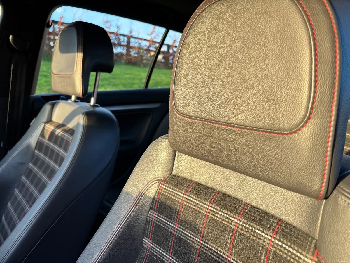 Volkswagen Golf GTI Edition 30 - Image 4