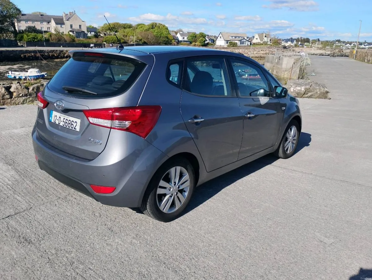 Automatic Hyundai ix20 LOW MILEAGE - Image 3