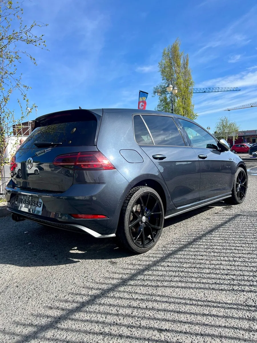 VOLKSWAGEN GOLF GTE - Image 1